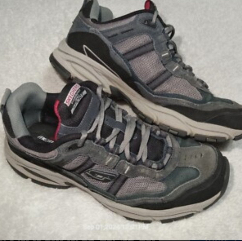 NEW Skechers Work shoes, specifically consistent with the Vigor 2.0 Trait size 9